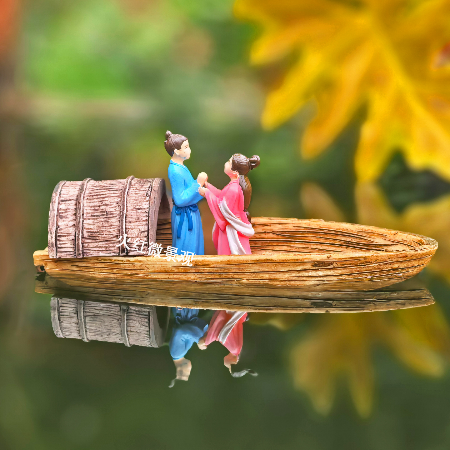 浮水漂浮乌篷船小船李白行舟