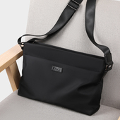 潮流男生轻便斜挎包新款 男士 单肩包便携小挎包时尚 大容量斜跨背包