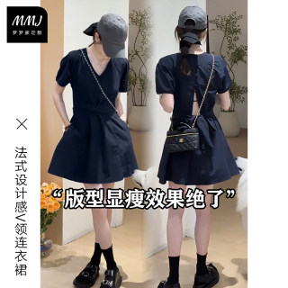 法式设计感v领泡泡袖露背收腰连衣裙夏季气质显瘦小个子a字裙子潮