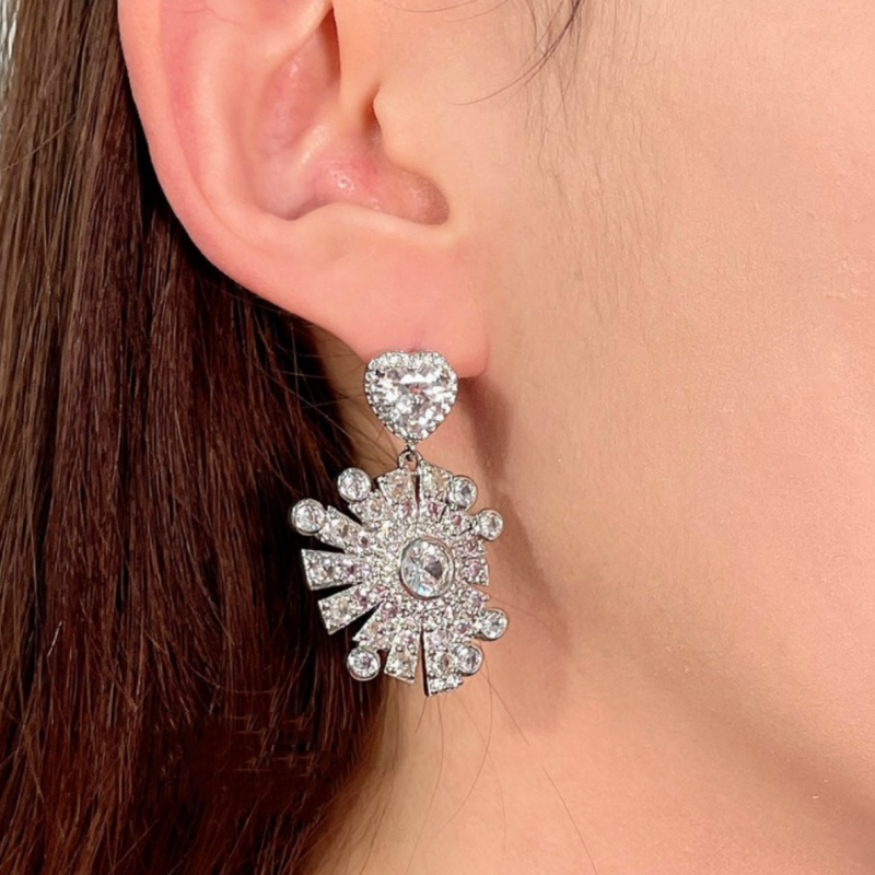 富丽堂皇芭比粉雪花宝石戒指 矢车菊 镀18K金 霜花爱心锆石手镯