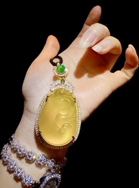 鸡油黄玉髓蝴蝶珐琅毛衣链 古董感 镀18K金 落日黄冰玉髓如意项链