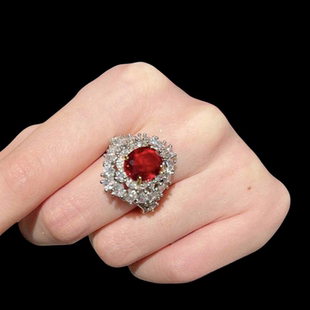 酒渍玫瑰宝石花朵戒指 水汪汪 镀18K金 卢比莱鸽血红锆石围镶戒指