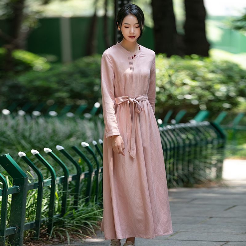 2022秋季新款旅行文艺粉色亚麻连衣裙女装风琴褶修身显瘦长袖长裙