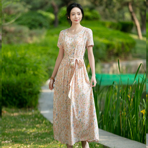 2025夏旅行文艺简约天丝棉碎花连衣裙女修身显瘦圆领短袖百褶长裙