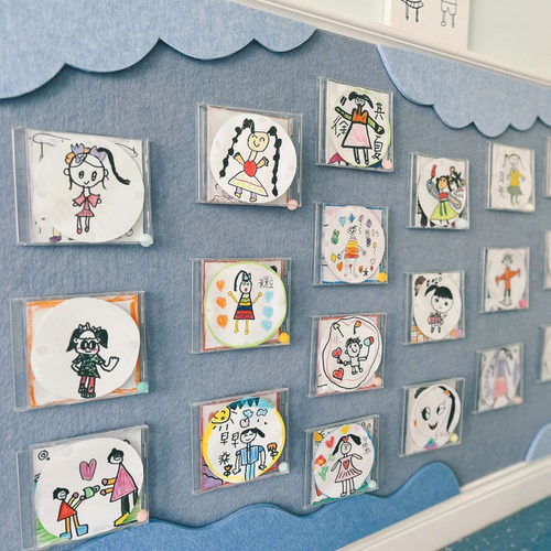 幼儿园教室透明CD盒照片墙环创画室亚克力光盘盒创意美术装饰布置