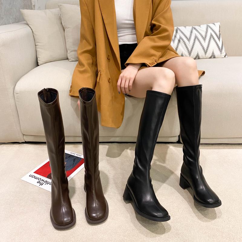 黑棕色不过膝高筒皮靴