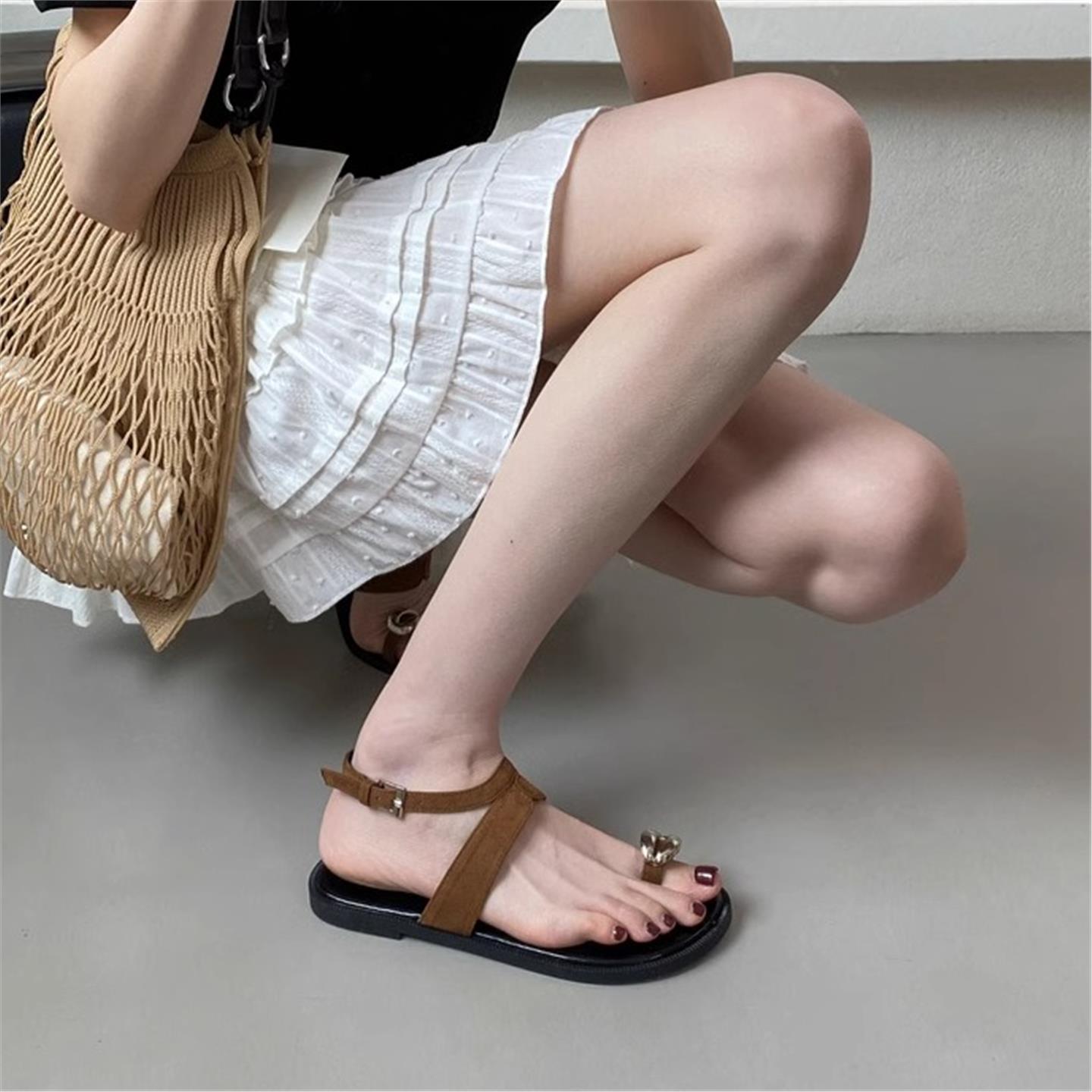韩版套趾平底仙女风一字带凉鞋女夏季新款复古百搭通勤度假罗马鞋