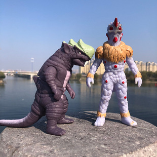 软胶怪兽纳克尔星人啮兹多隆赫尔纳拉克基尔巴格青龙关节可动玩具