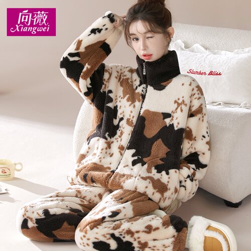 轻奢保暖秋冬法兰绒家居服大码宽松可外穿雪花绒睡衣套装女 - 封面