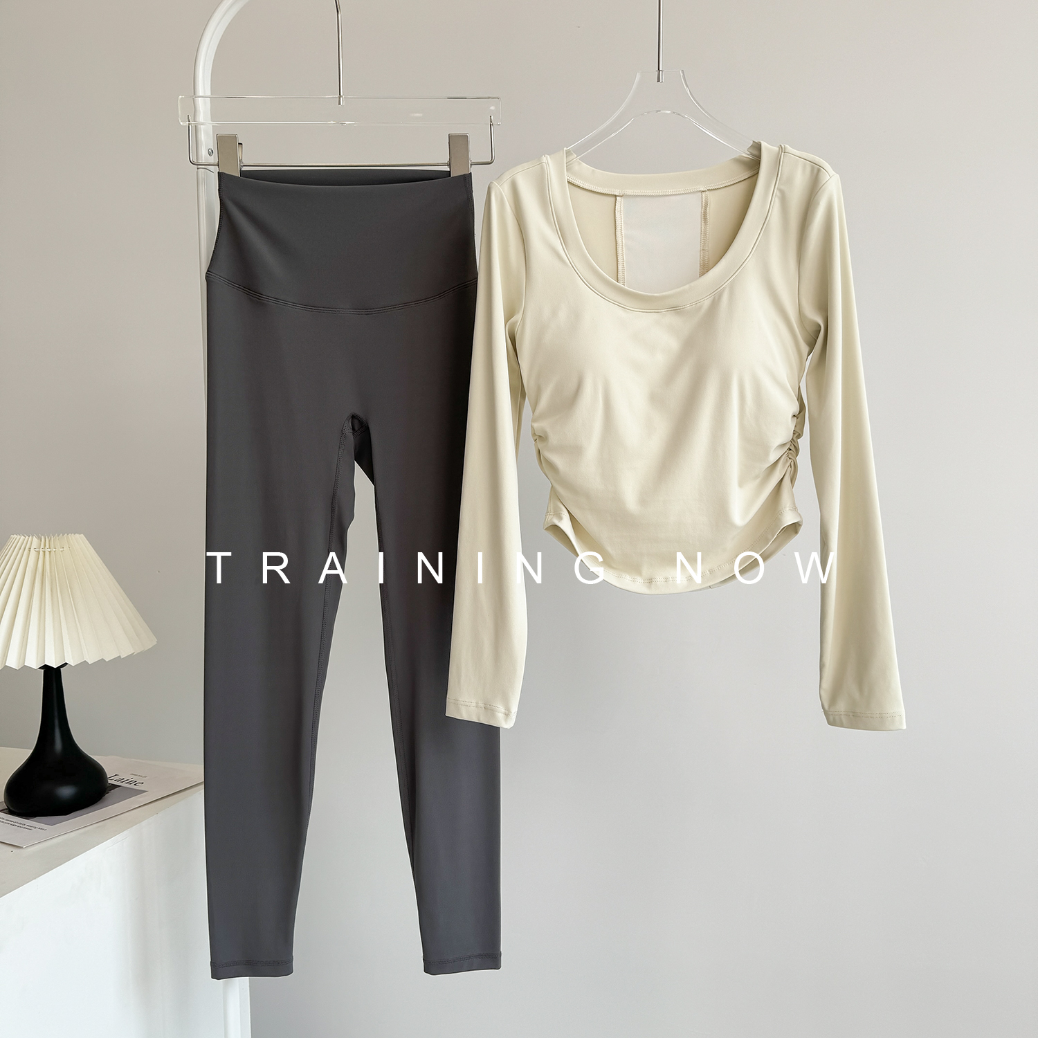 瑜伽服套装女秋季绝美带胸垫跑步锻炼长袖高腰提臀运动健身长裤