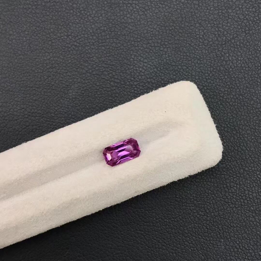 天然无烧紫色蓝宝石方形裸石