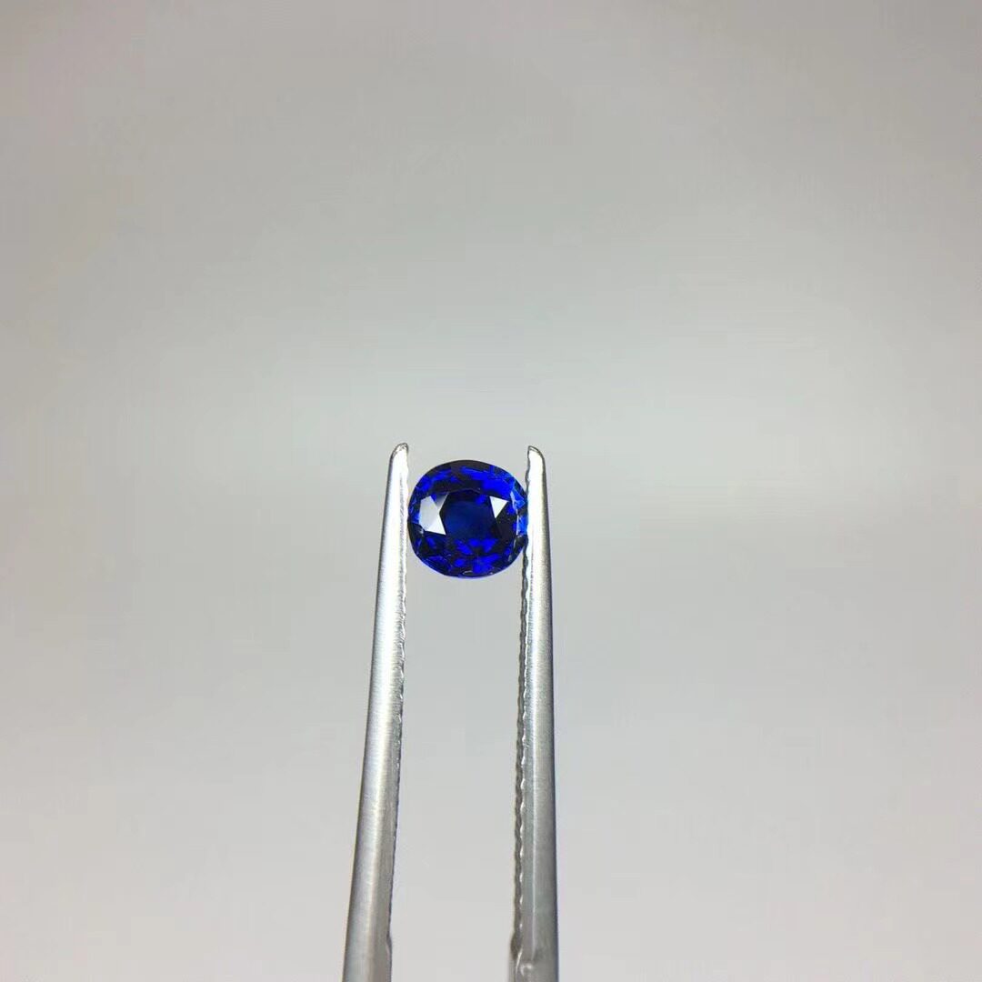 无烧皇家蓝蓝宝石裸石66分证书