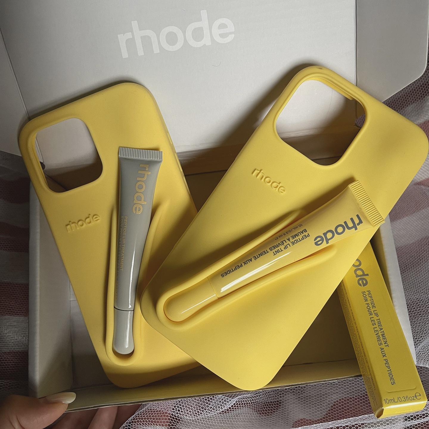 Hailey硅胶唇釉奶黄色苹果手机壳