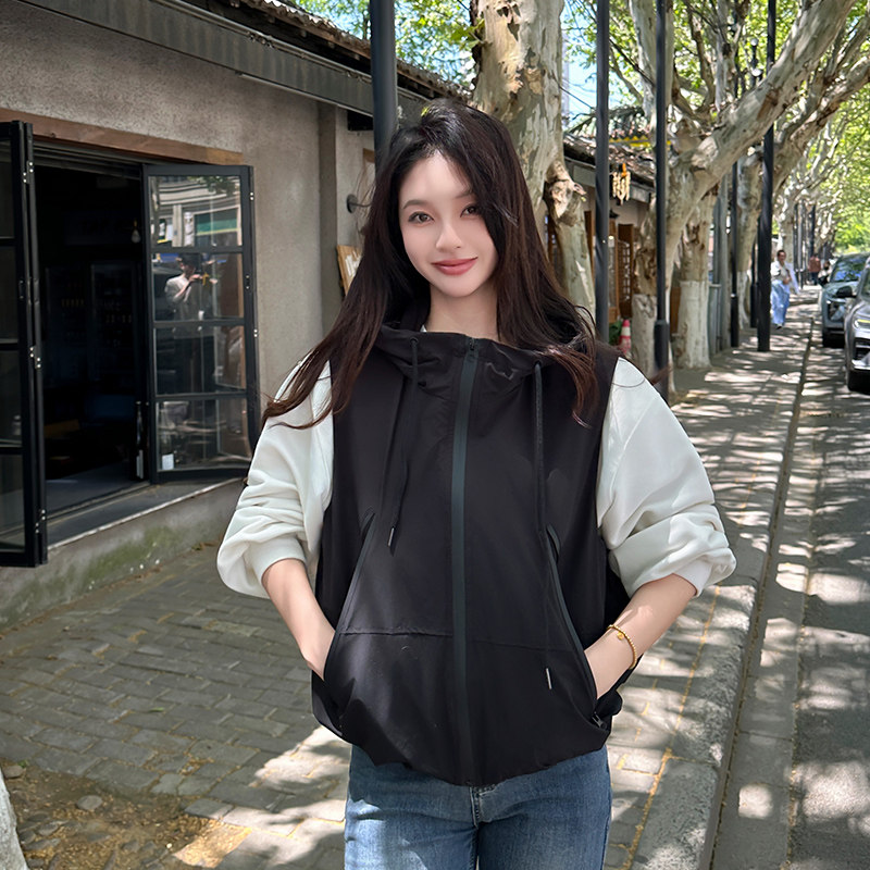 春夏新款黑色无袖短款马甲女图片