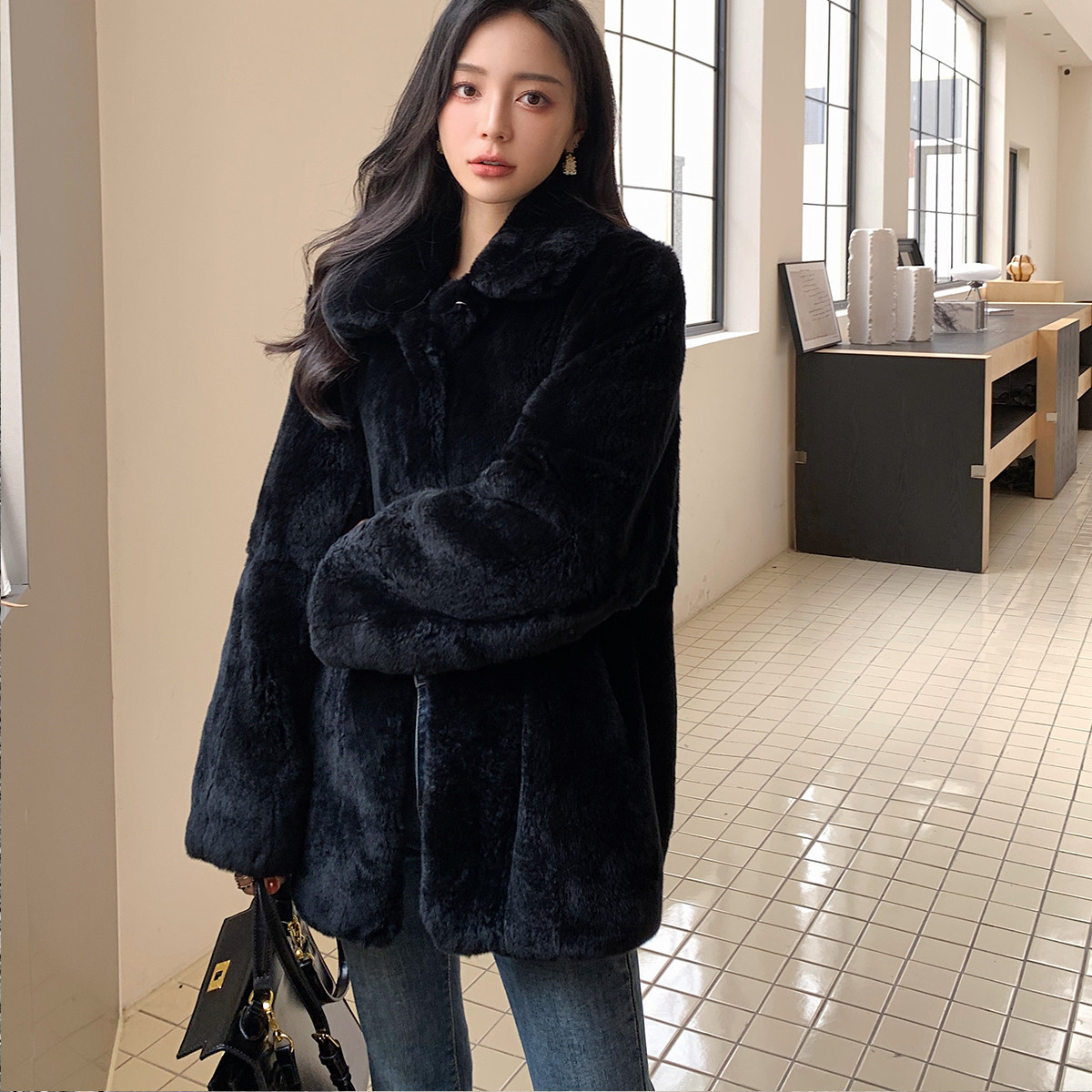獭兔毛皮草外套女2024新款冬季进口宽松黑色皮毛一体中长款大衣