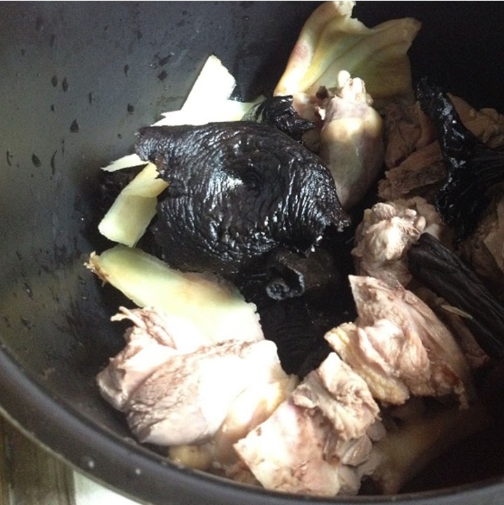 包邮福建本地深山野生黑炭菇干品火炭菇半斤安溪农家特色炖汤佳品