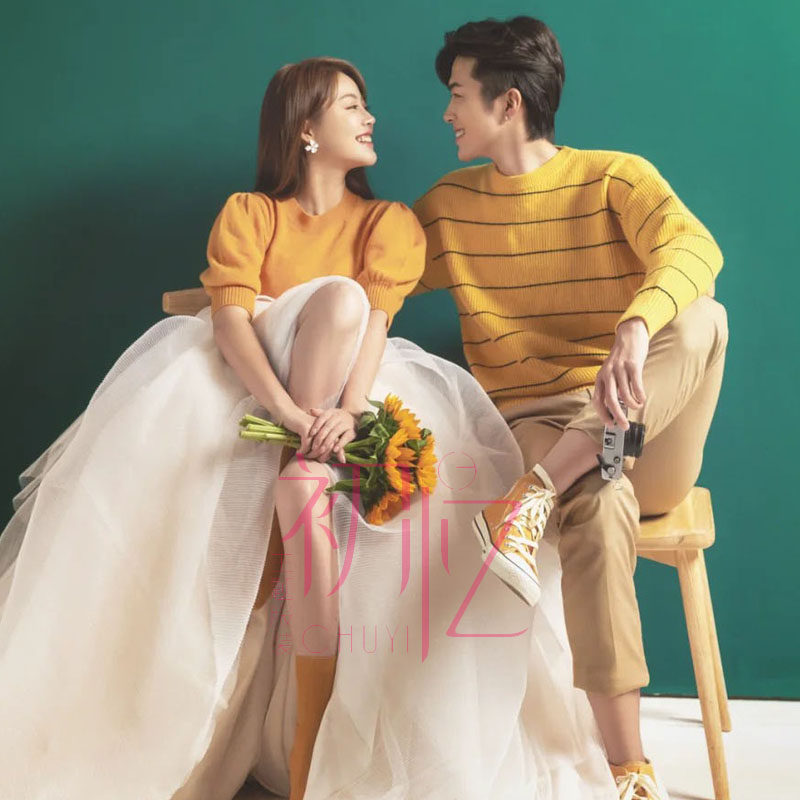 韩式内景影楼服装情侣婚纱照黄色新款毛衣套装唯美艺术照摄影服饰