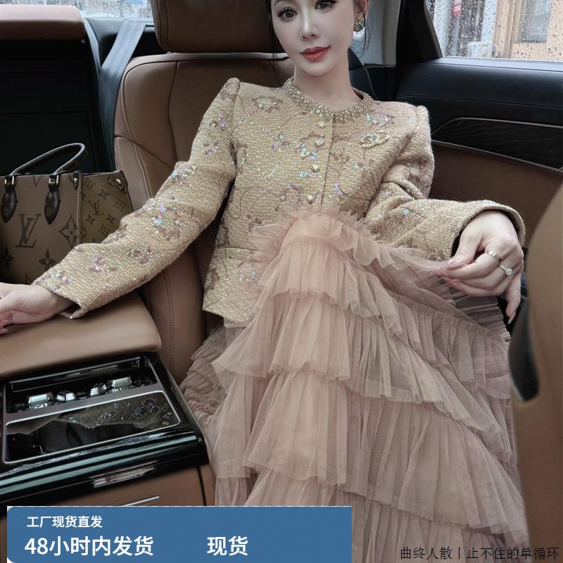 贵气感千金穿搭高端精致高级感重要场合小香风卡其色连衣裙套装秋