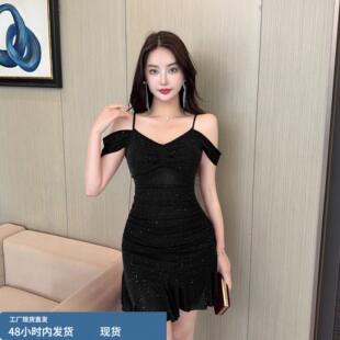 夜店辣妹性感黑色吊带连衣裙修身显瘦纯欲露肩女人味亮片裙子女夏