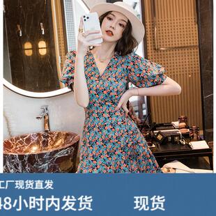 雪纺碎花连衣裙2022新款夏薄款洋气矮个子法式复古V领收腰鱼尾裙