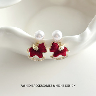 瑞士【设计师】Francesca 红色植绒小马珍珠耳钉新款轻奢耳环设计