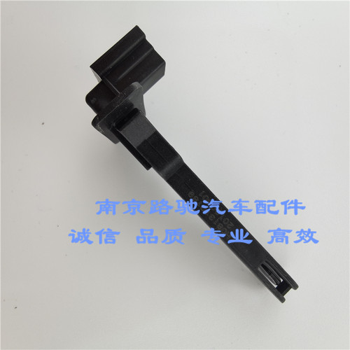 适用荣威I6i5蒸发箱温度传感器