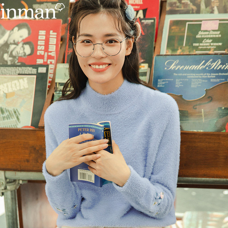 茵曼旗舰店2020年新款茵蔓套头浣熊绒毛衣女秋冬外穿软奶蓝色短款