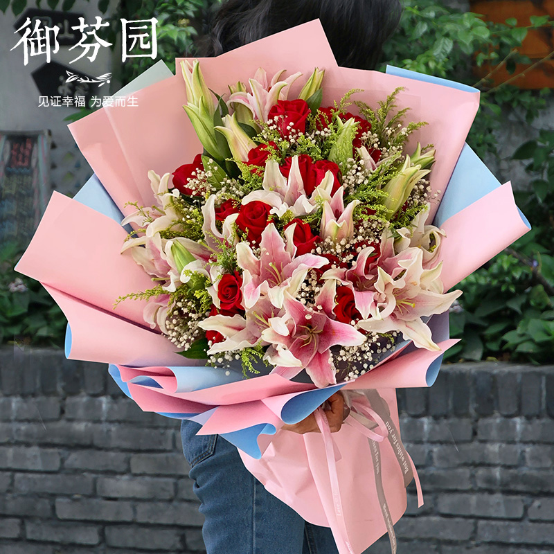 康乃馨玫瑰百合混搭花束武汉鲜花