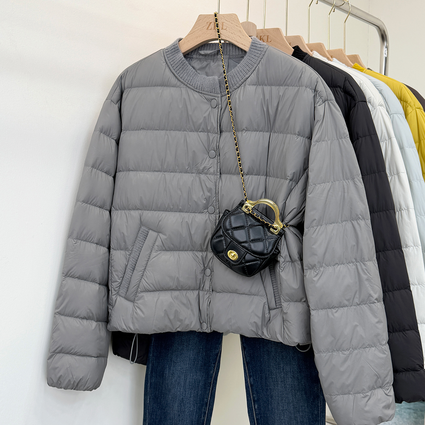 设计感针织拼接圆领排骨羽绒服女保暖冬季磁吸扣轻便白鸭绒外套潮