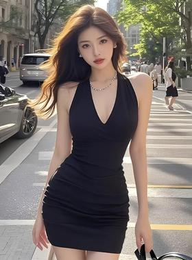 黑色挂脖连衣裙2025新款今年流行爆款女春装独特漂亮气质包臀裙子