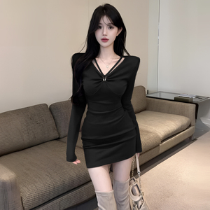 气质纯欲风V领褶皱设计感长袖打底连衣裙御姐性感磨毛修身包臀裙