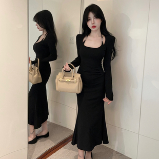 甜辣风氛围感内搭打底裙女秋冬配大衣收腰绝美气质别致挂脖连衣裙