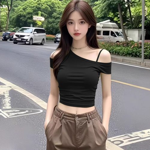 斜领露肩独特别致小上衣女