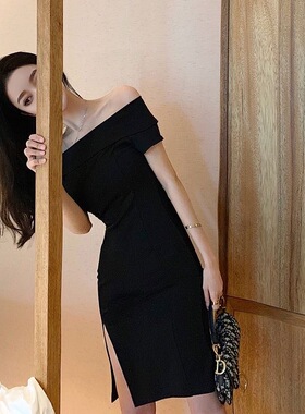 赫本风侧开叉一字肩黑色连衣裙女修身性感露肩气质裙子显瘦包臀裙