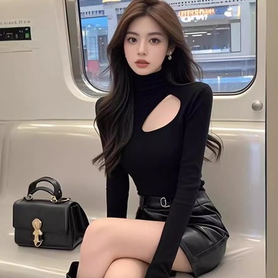 黑色高领镂空上衣长袖短款T恤衫