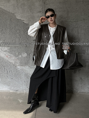 高级感pu皮无袖外搭马甲秋季时髦洋气不规则设计感外套小坎肩马夹