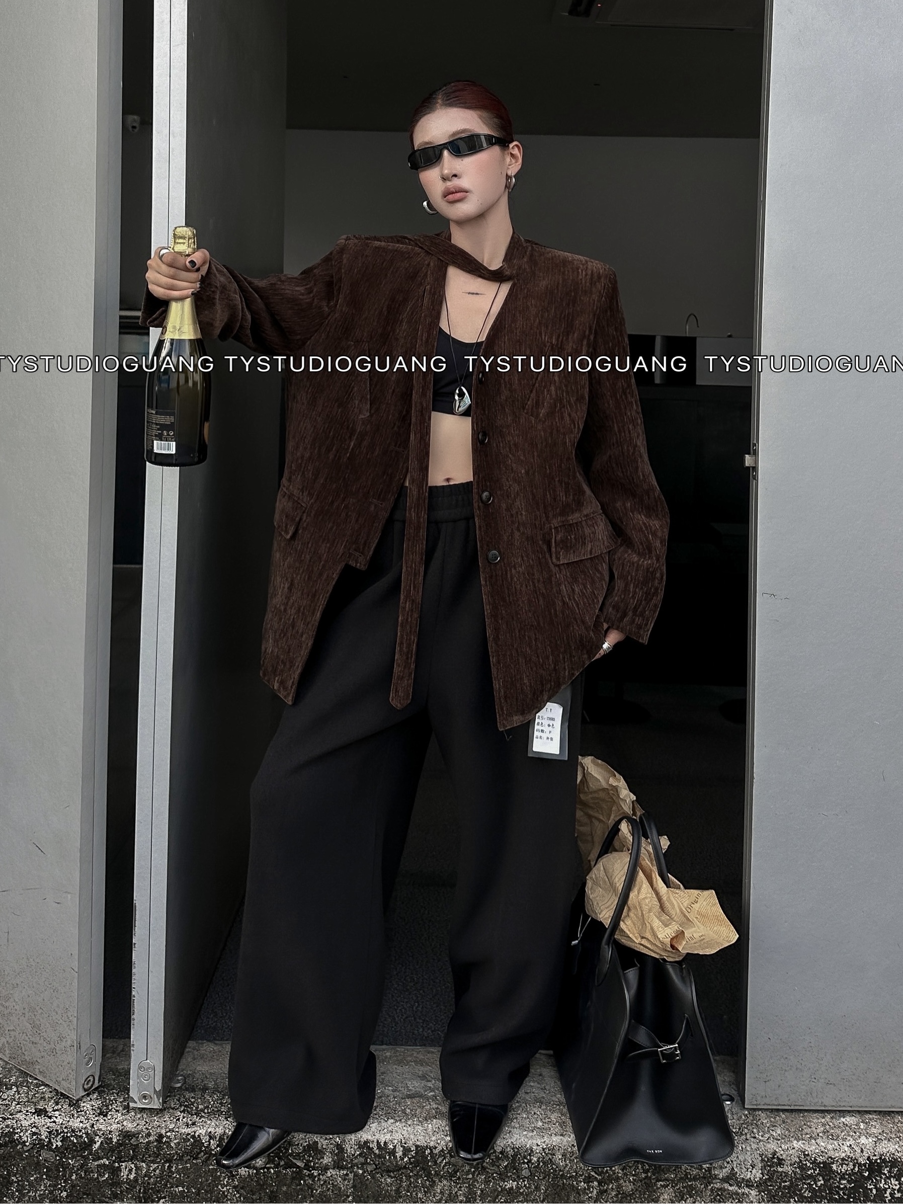 高级感V领正肩西装羽绒外套女冬新款宽松飘带设计感气质加厚西服