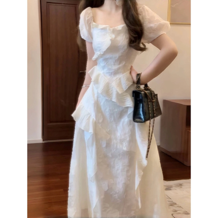 温柔巨好看独特漂亮收腰荷叶边泡泡袖连衣裙女2026夏季绝美小裙子