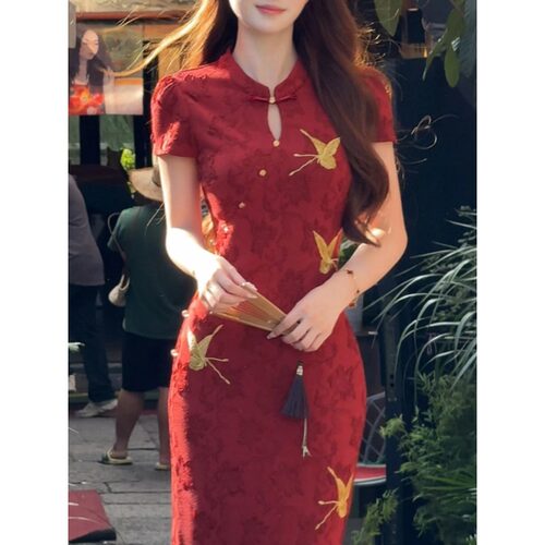 新中式改良水滴领旗袍女2026夏新款国风蝴蝶印花红色敬酒服连衣裙