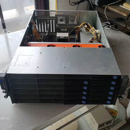 24盘位存储器全好，cpu I3 4代，8g内存，可扩展至3议价