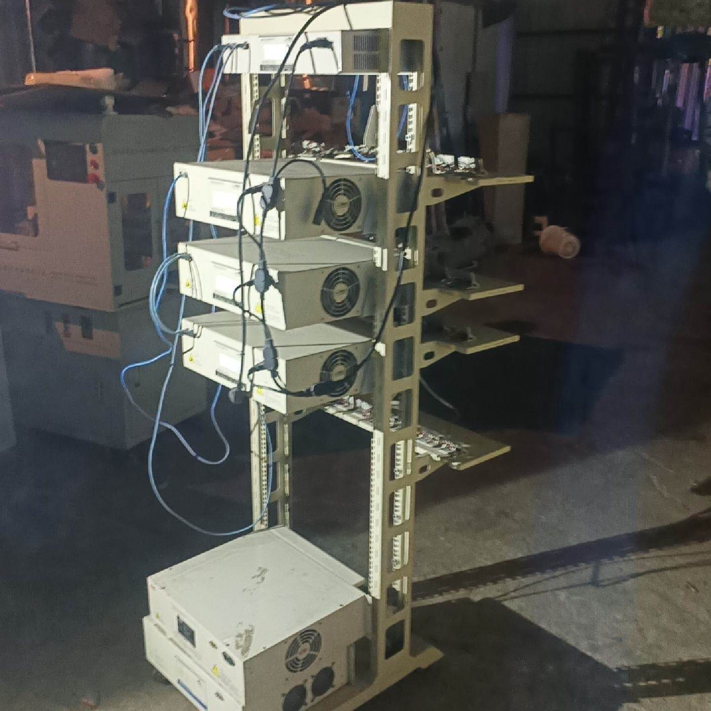 新威电池测试柜3008n5V6AA4组一套十议价及维修！
