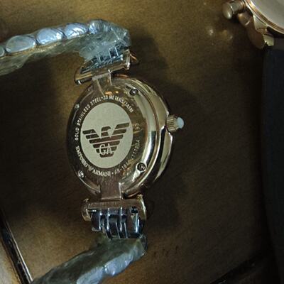 议价Arma Emporio Arma Watch Model Ar1840 Steel适用