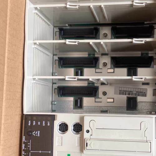 议价施耐德PLC TSX3721001电源电压AC230V 全新现货