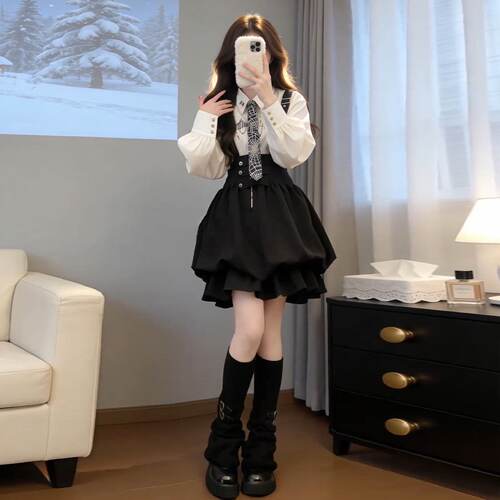学院风白色衬衫连衣裙子女初夏季穿搭2026新款法式花苞背带裙套装