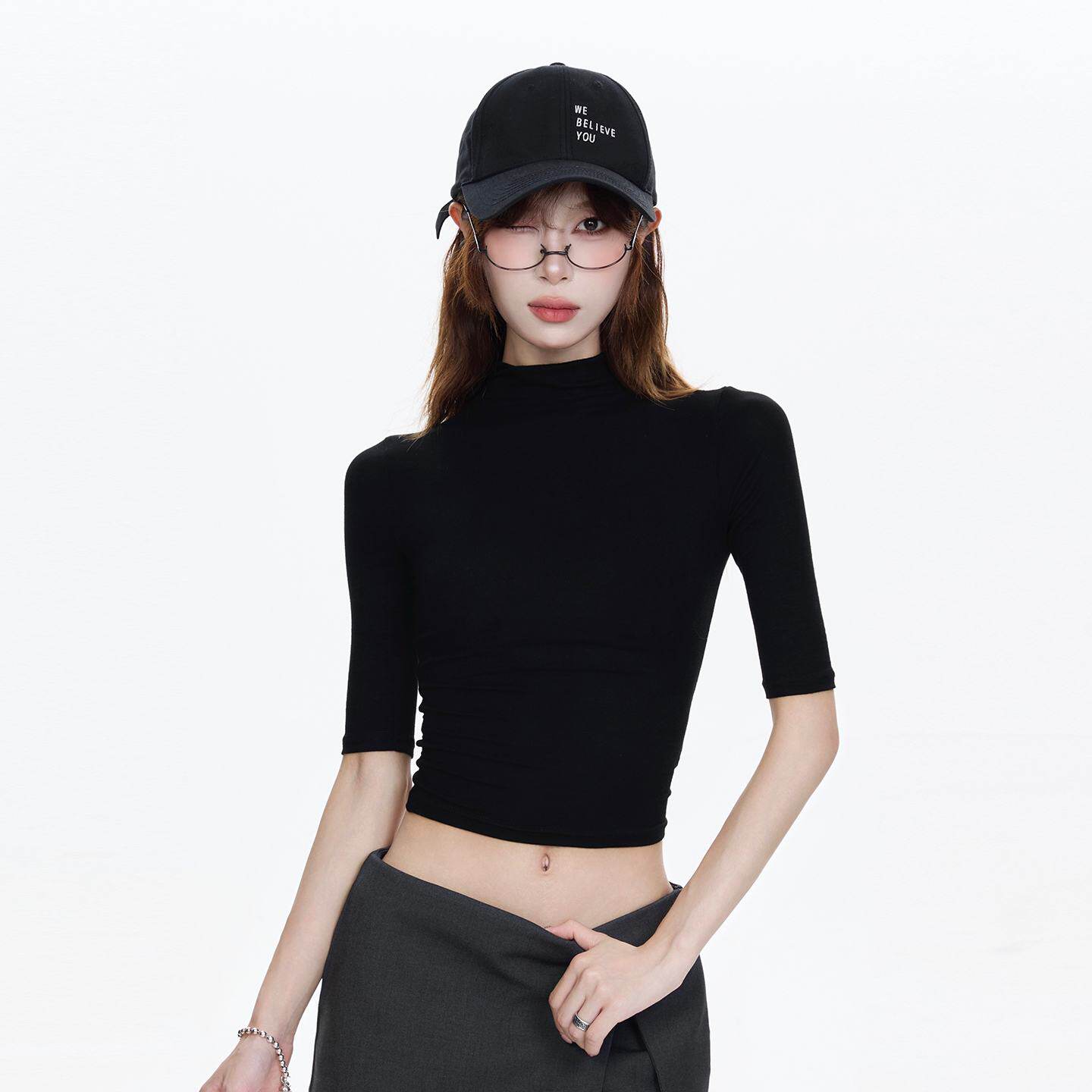 黑色辣妹风半高领针织T恤女2026早春半袖收腰显瘦内搭打底上衣