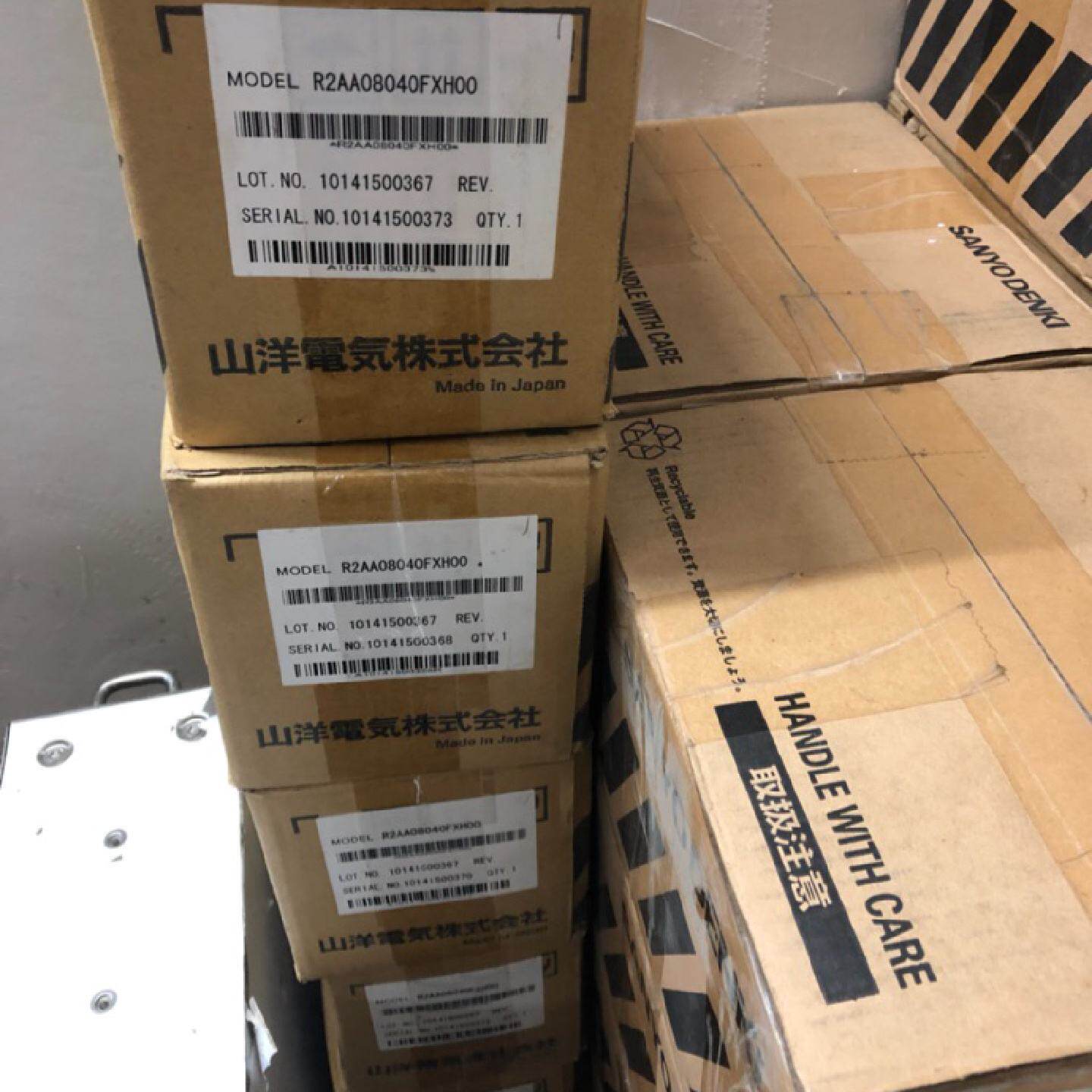 议价R2AA08040FXH00 全新川崎伺服马达