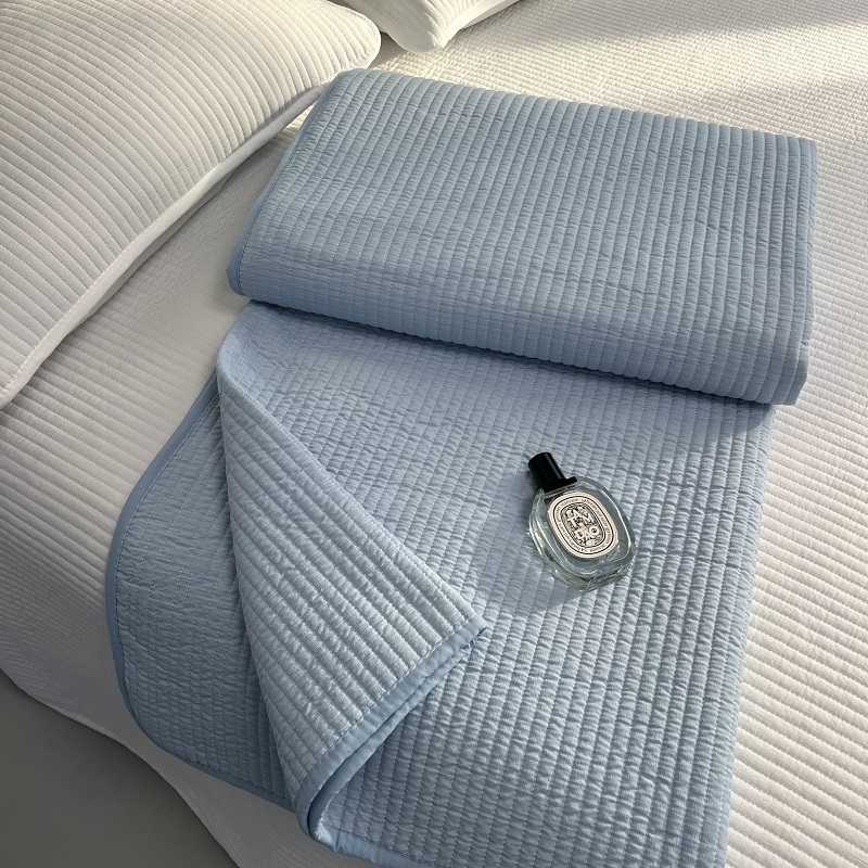 韩系简约纯色绗缝夹棉床盖三件套