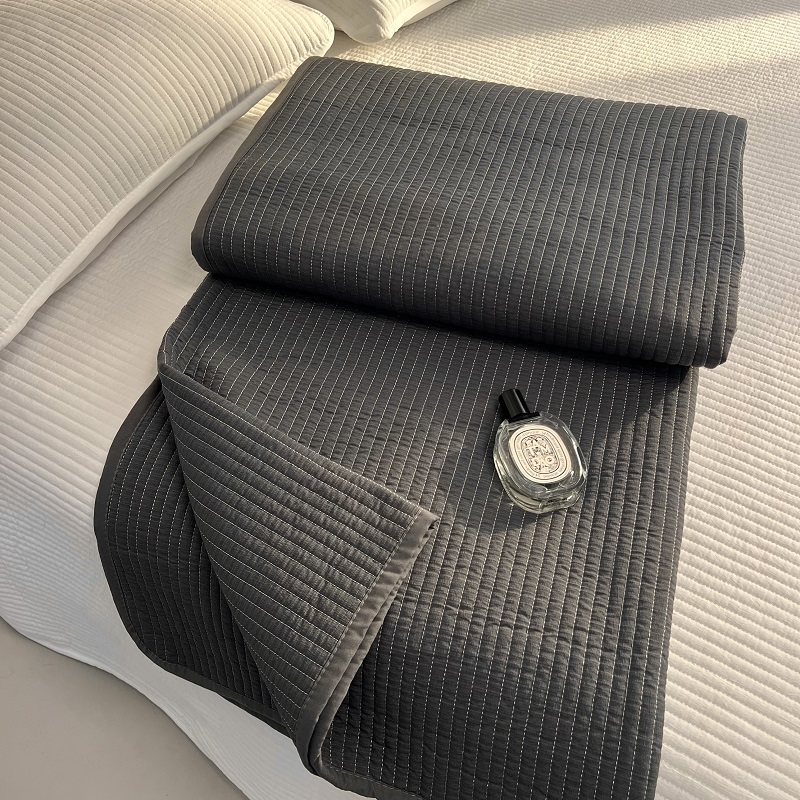 简约深灰色床盖单件四季通用新款家用卧室榻榻米夹棉厚床单三件套