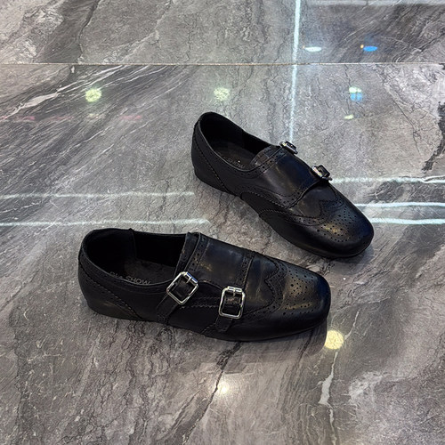 时髦雕花小皮鞋配裙百搭巴洛克鞋