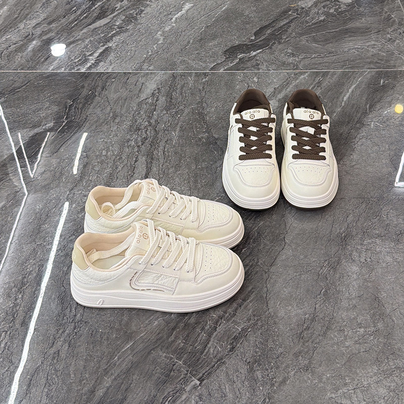简约真皮厚底小白鞋女2026春新款透气舒适显脚小百搭轻便休闲板鞋